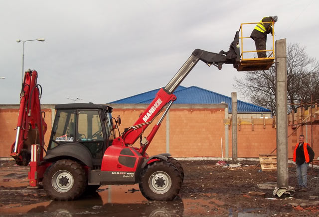 Manitou MANIHOE - terna o terna? Manitou2