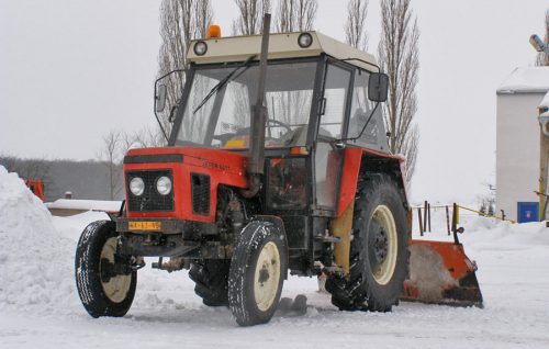 traktor-ZETOR-621-1