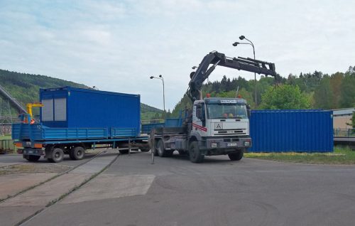 Přesun stavebních buněk a kontejnerů